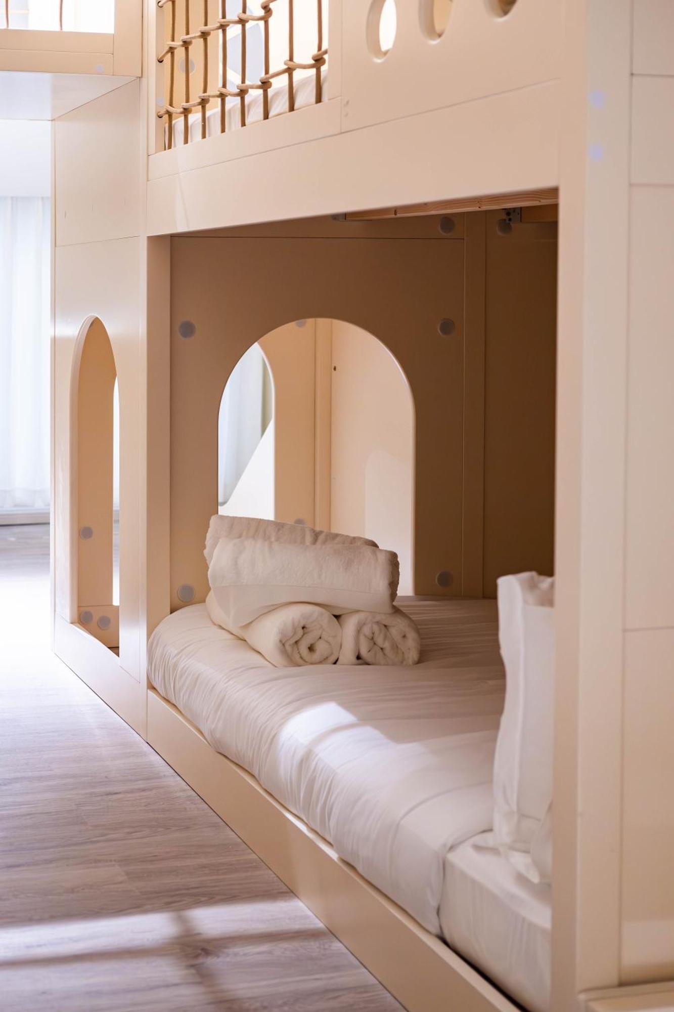 Rest Collection Redhouse 4*