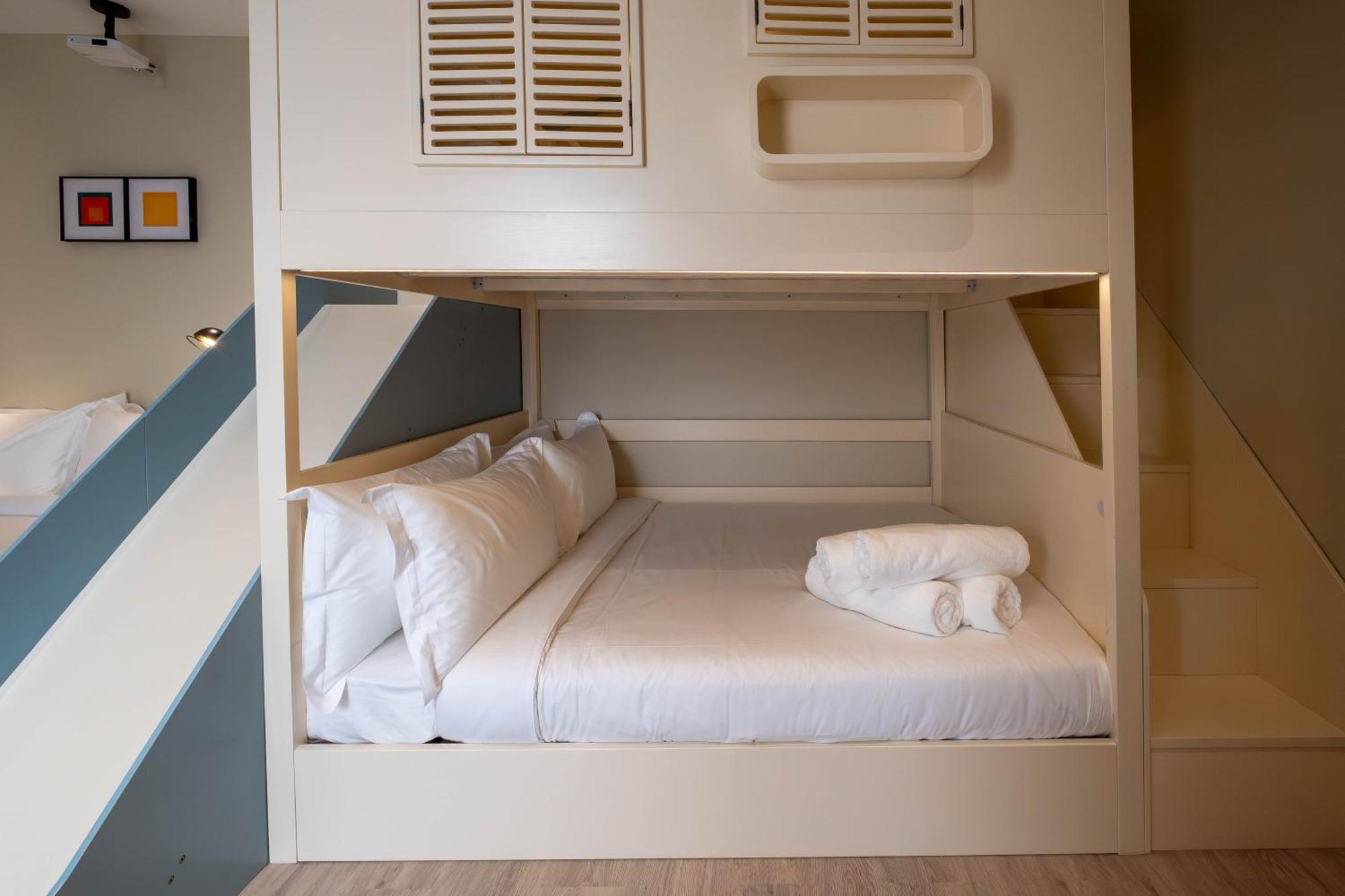 Rest Collection Redhouse 4*